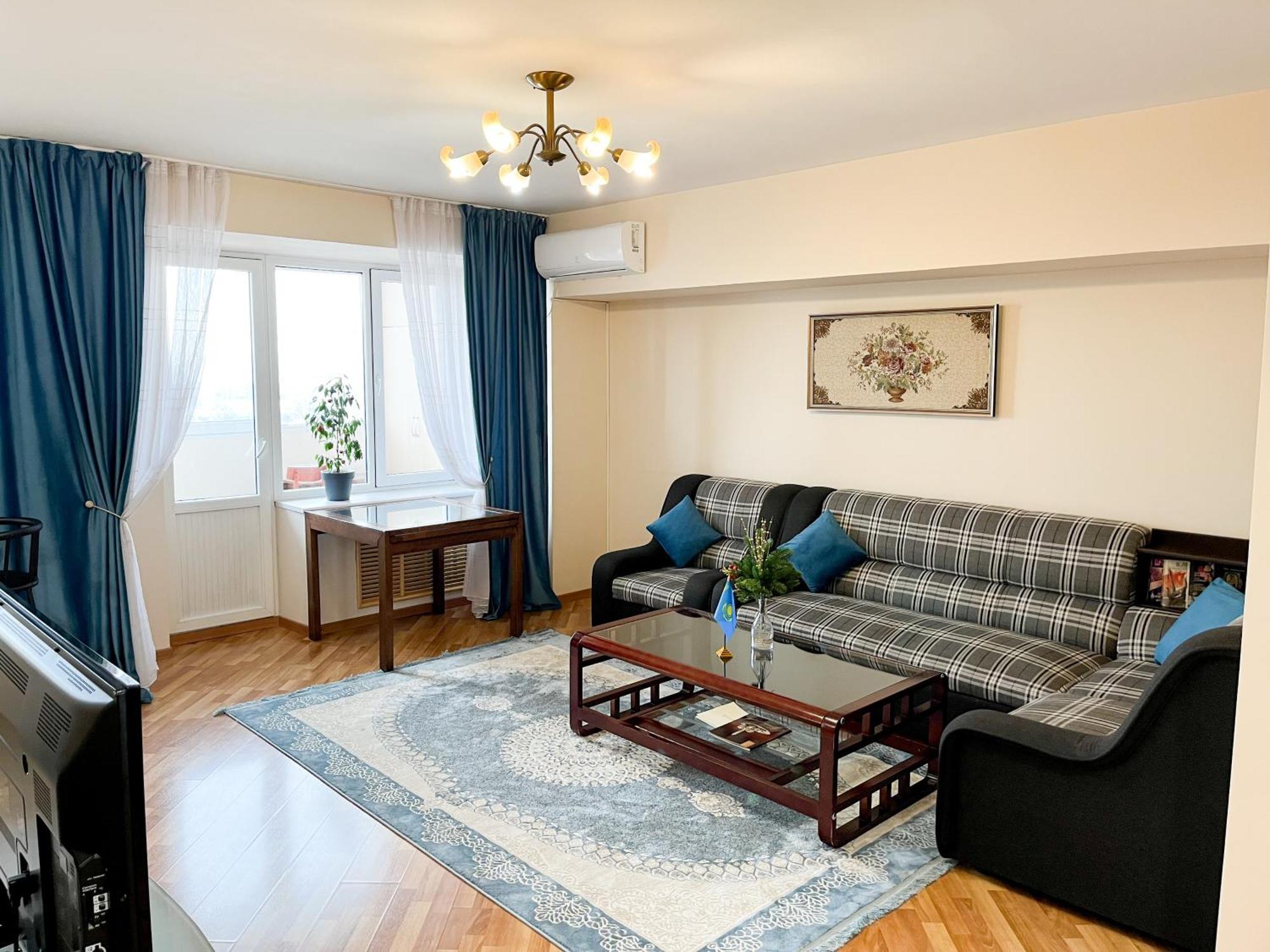 Золотой Квадрат 60 Кв2 Appartement Alma-Ata Buitenkant foto